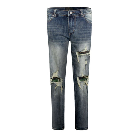 Denim lavato sporco e rovinato con dettagli di patch mimetici 